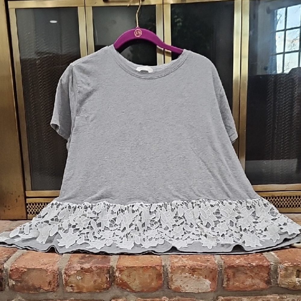 Gray Lace Hem Short Sleeve Top